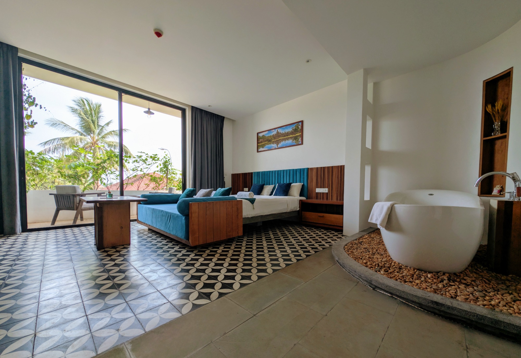 Superior Room — 40 m² king suite with bathtub