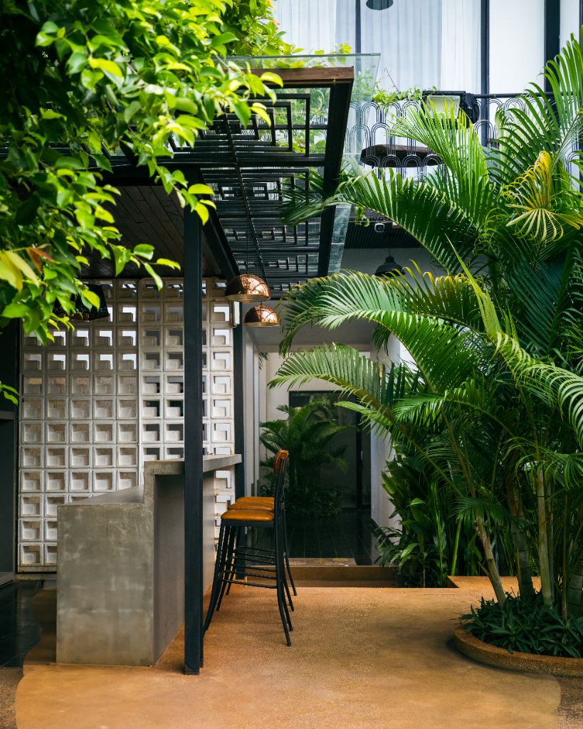 Breeze bar area